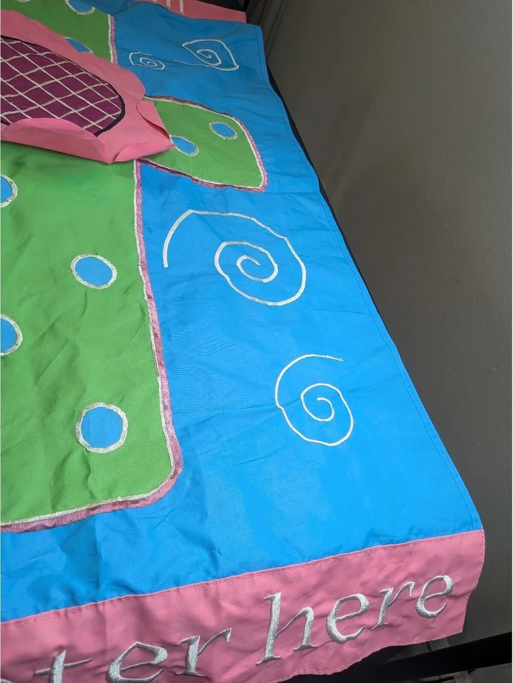 eace To All Who Enter Applique Fabric Wall Hanging Blue Green Pink Flower